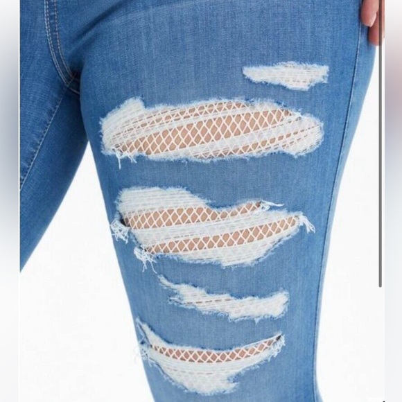 Torrid Jeans Fishnet Deconstructed Legging Jeans Skinny Super Soft Size 20 Short - Picture 3 of 8